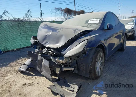 2021 Tesla Model Y Long Range Dual Motor All-Wheel Drive z USA, uszkodzony, nr VIN 5YJYGDEE0MF268550